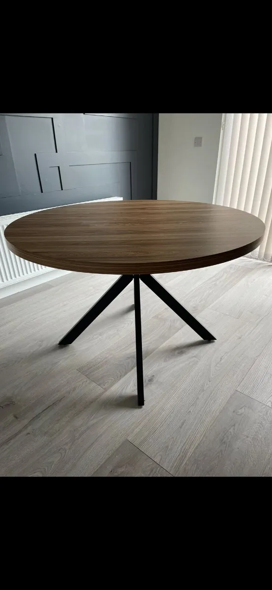 Kitchen table - Image 1