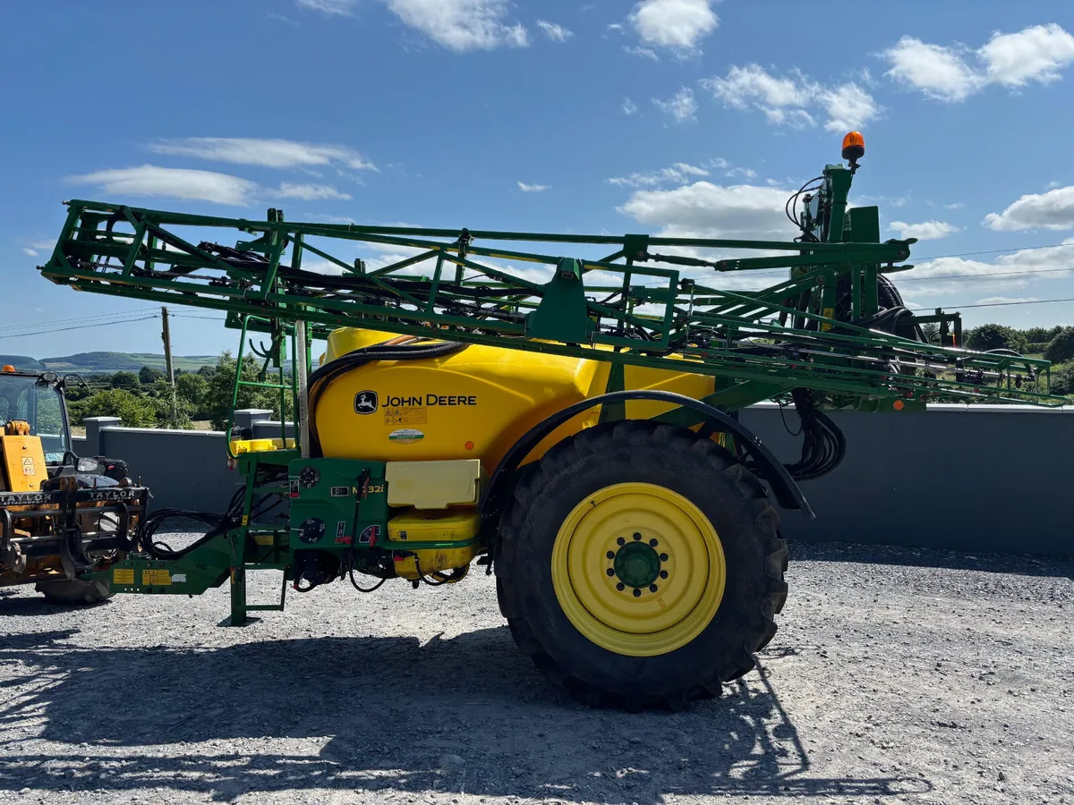 John Deere M732i- Trailed Sprayer - Image 3