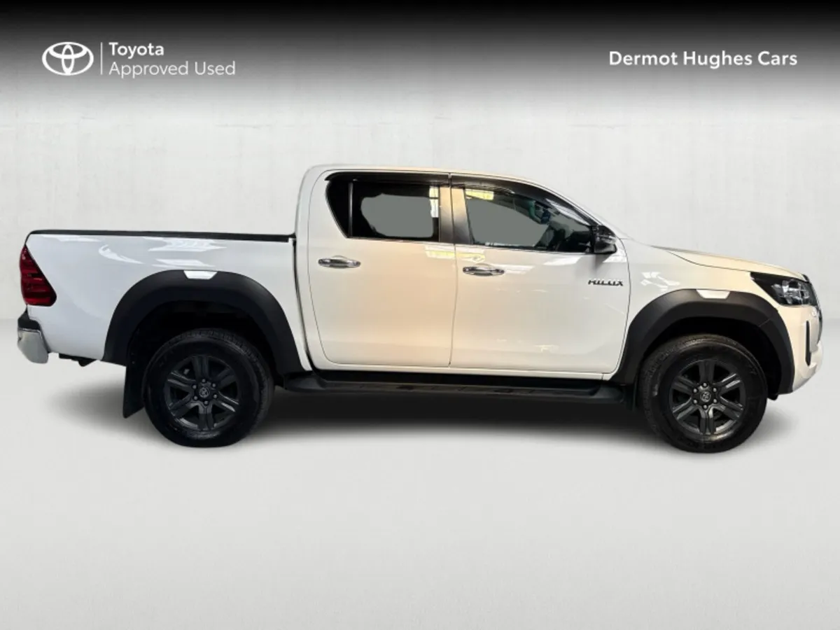 Toyota Hilux 2.4 SR5 DOUBLE CAB 4DR - Image 3