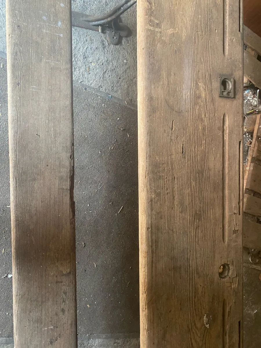 School desk - Image 1