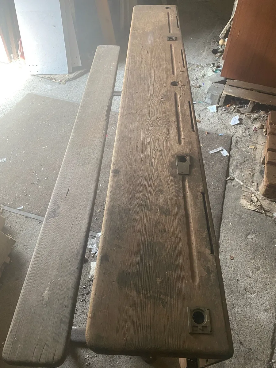 School desk - Image 2