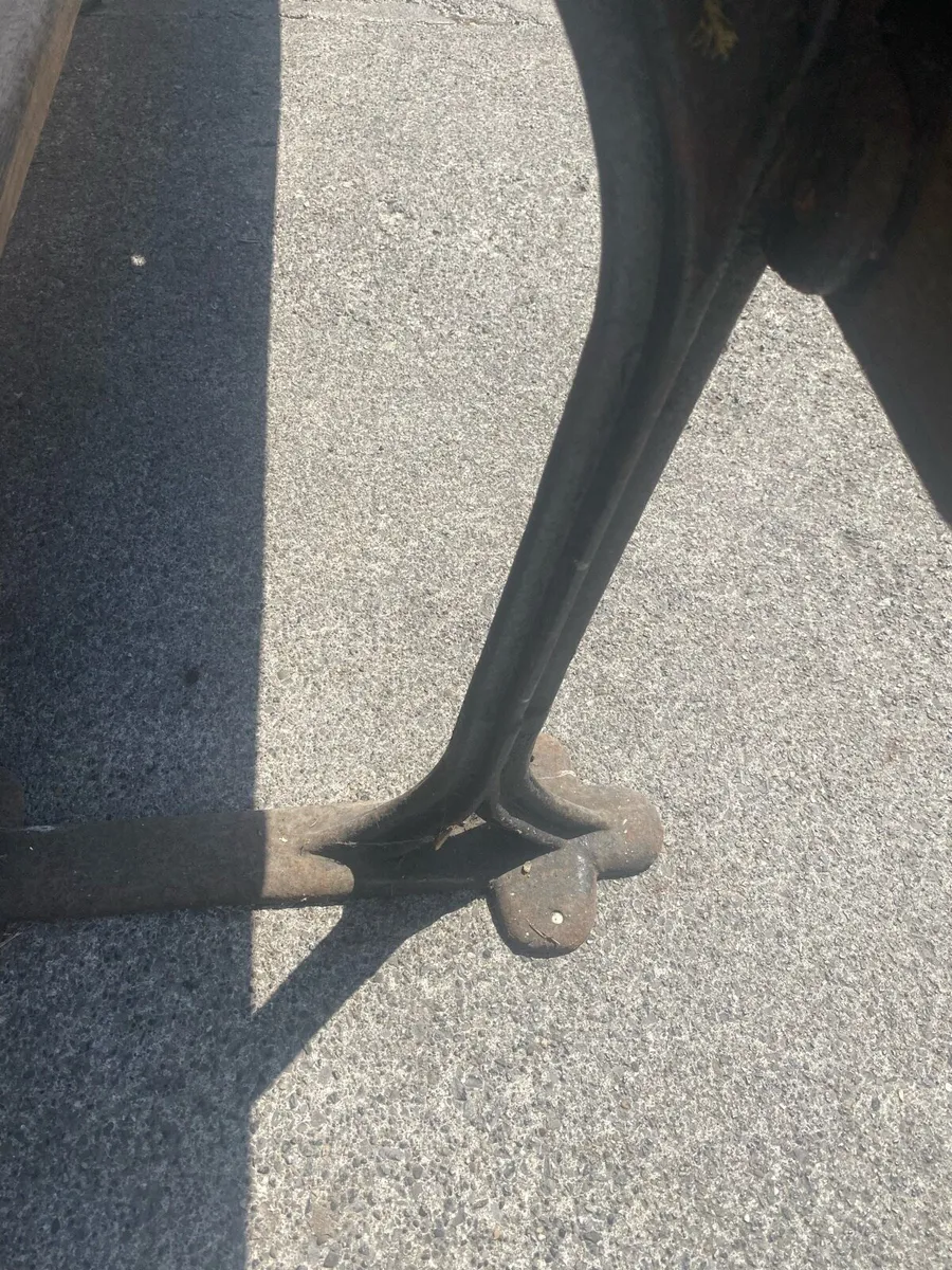 School desk - Image 3