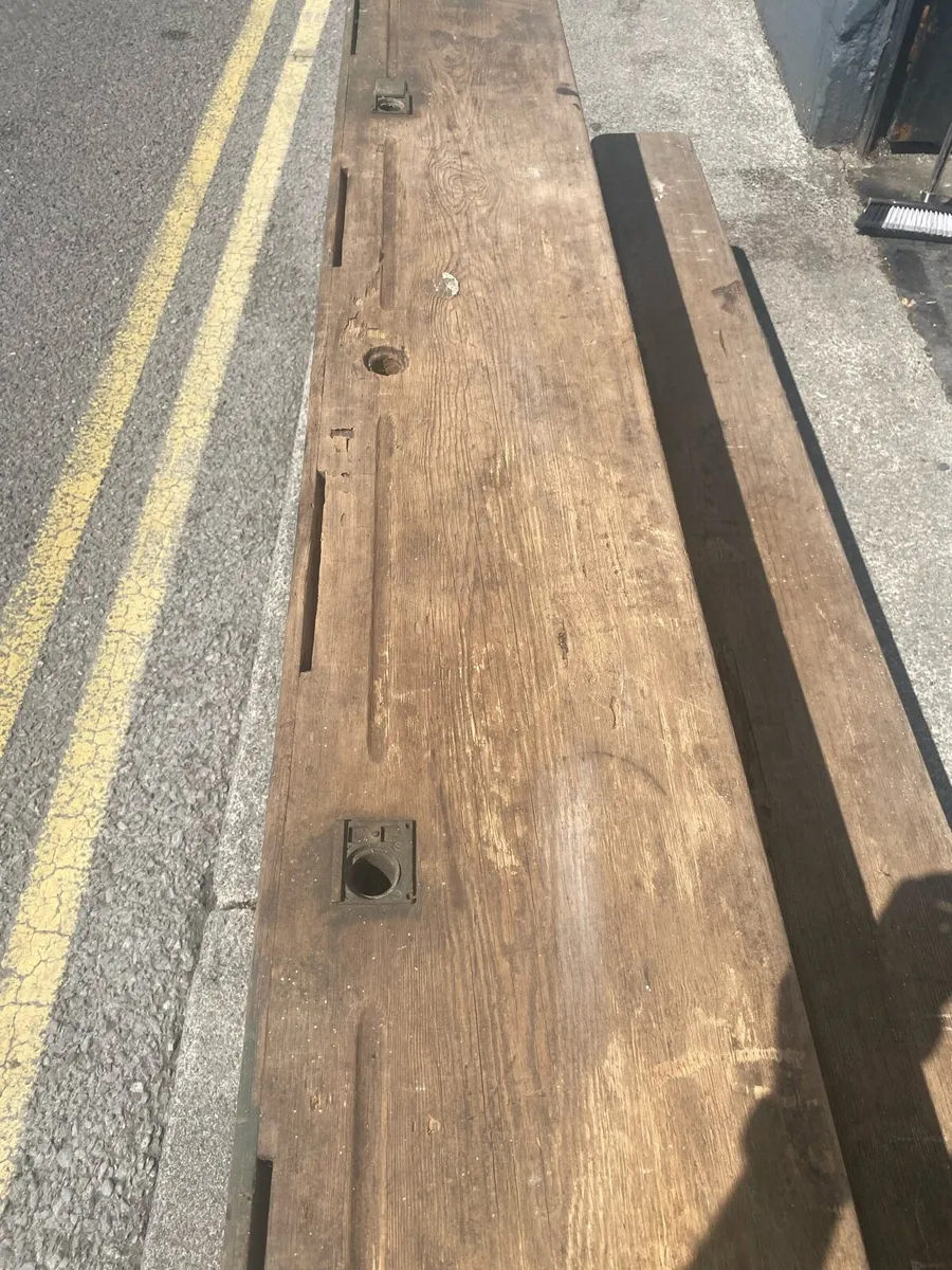 School desk - Image 4