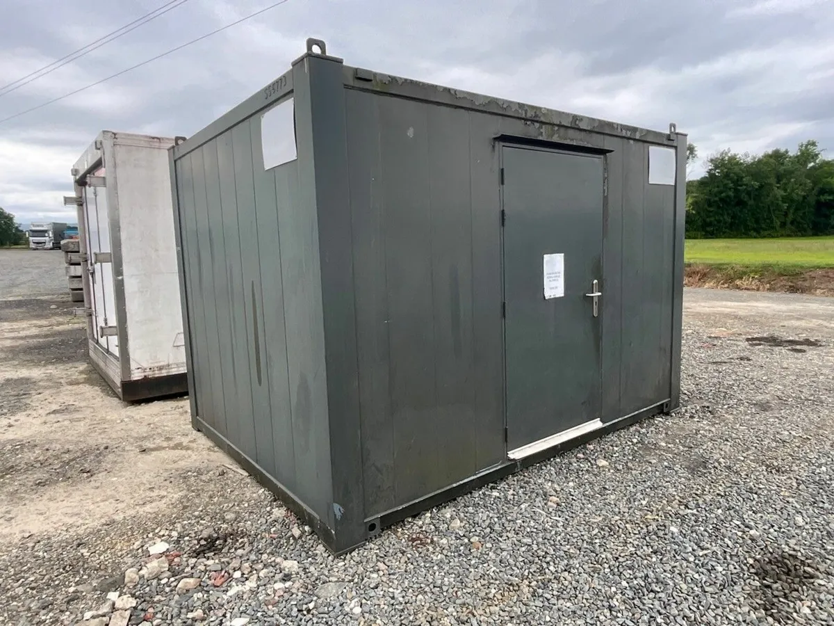 APPROX. 12ft x 8ft ANTI VANDAL SITE HUT - Image 4