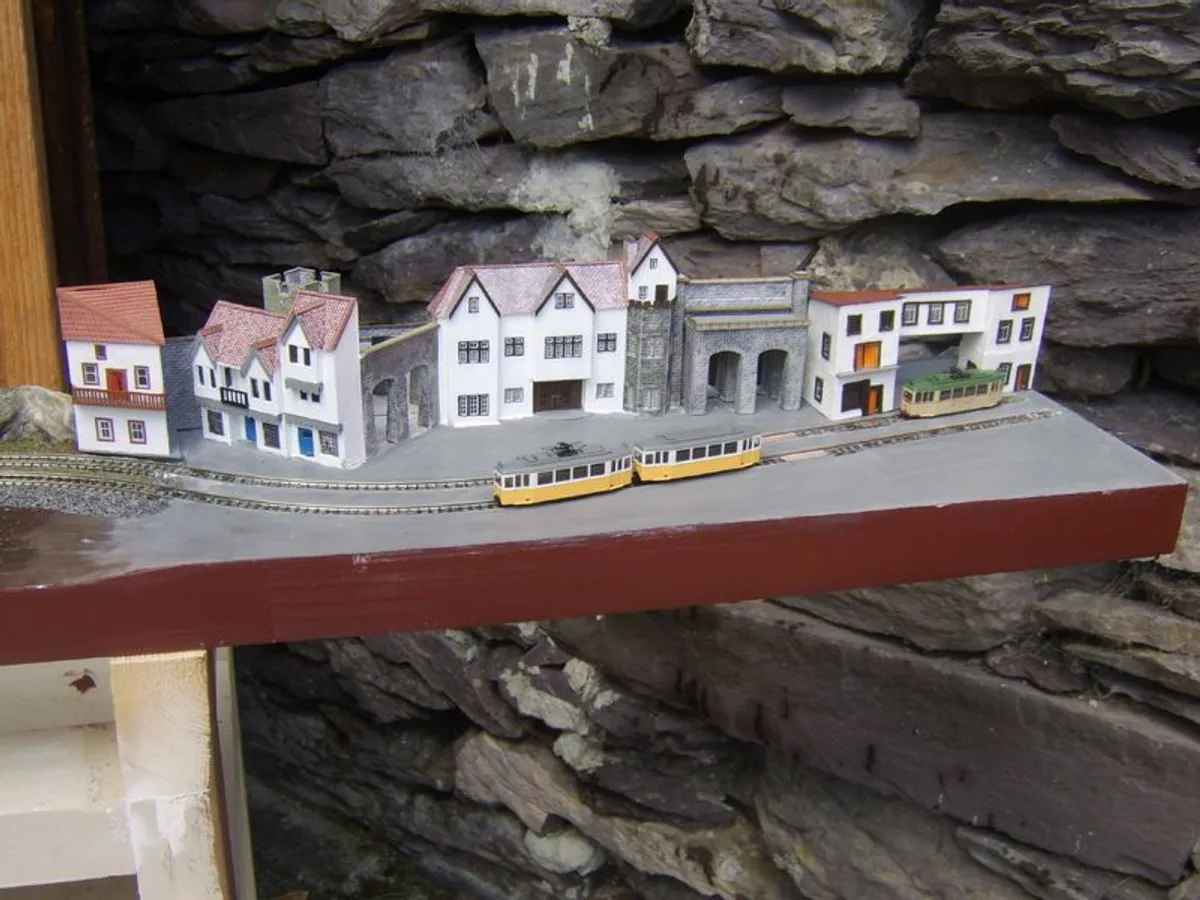 N Guage Tram Shuttle Model Railway - Image 4