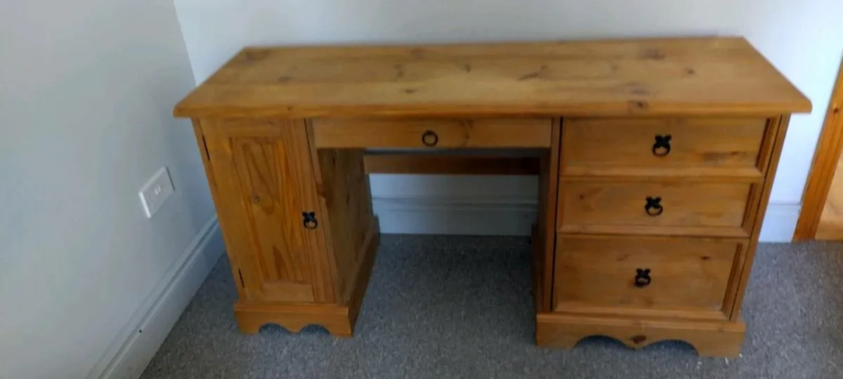 Solid wood computer desk - Image 1