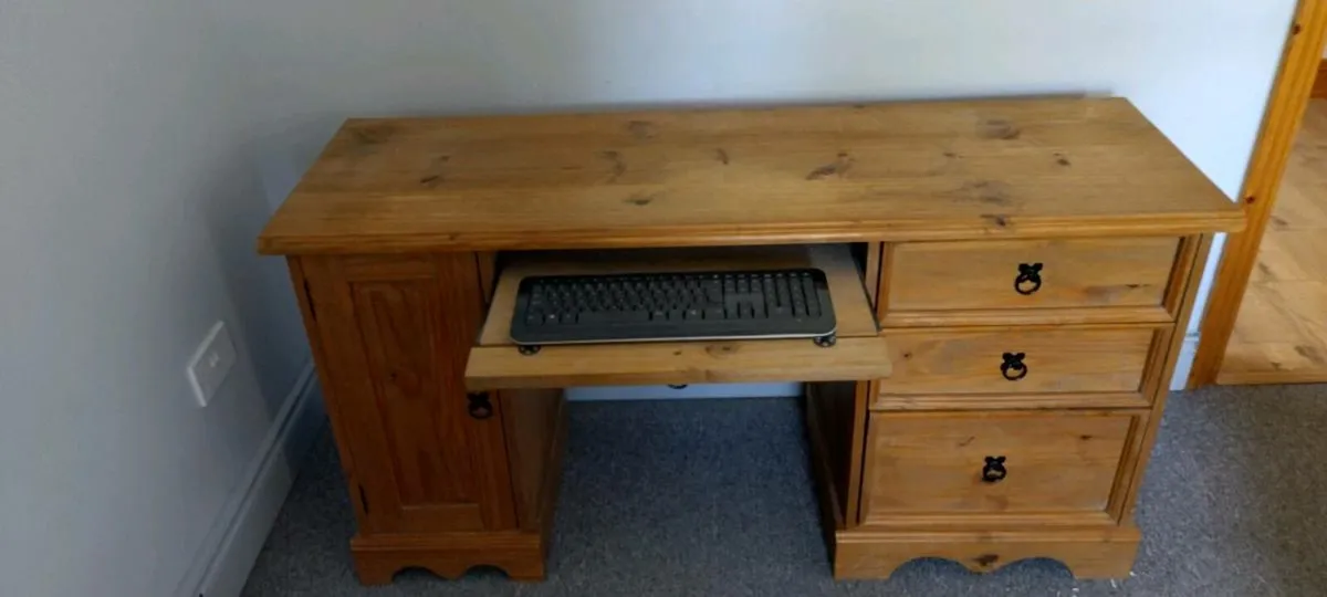 Solid wood computer desk - Image 2