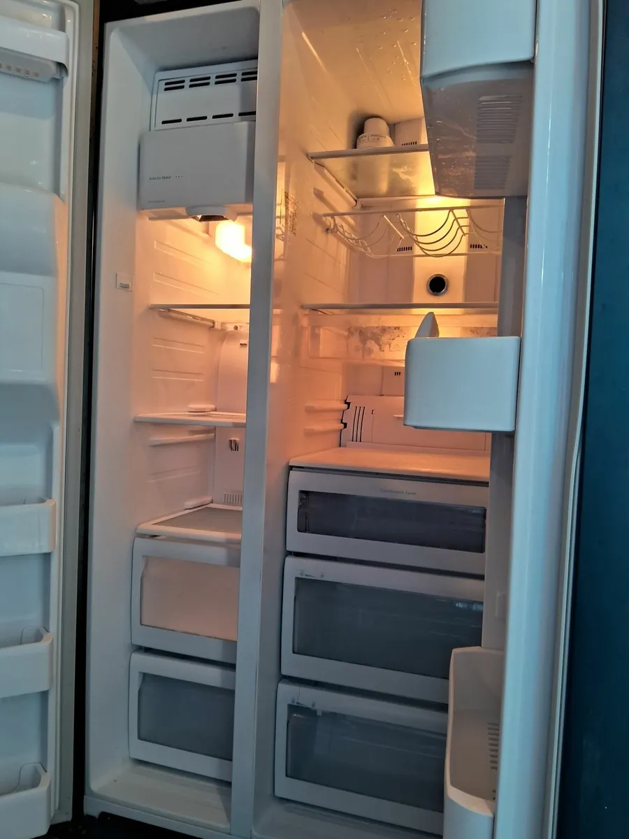 SAMSUNG AMERICAN FRIDGE AND FREEZER - Image 4