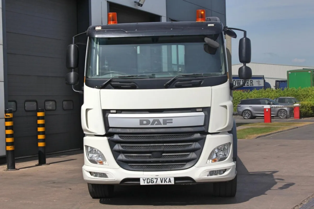 2017 DAF CF 320 6X2 CHEESE WEDGE BEAVER TAIL, - Image 2