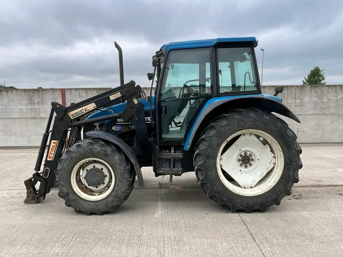 NEW HOLLAND TS110 4WD TRACTOR & FRONT LOADER - Image 3