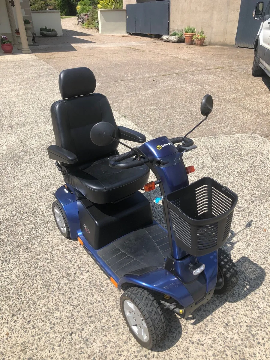 Large mobility scooter - Image 2
