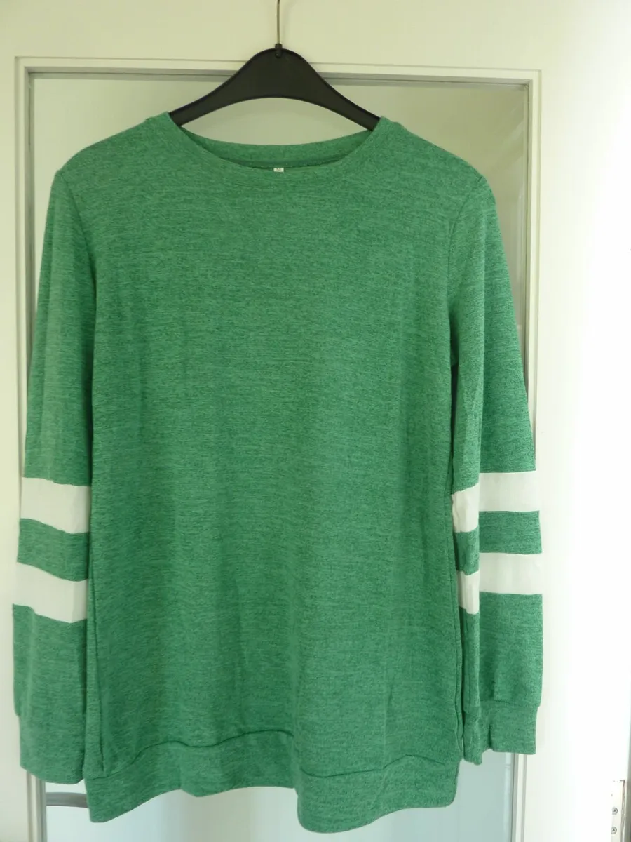 Woman's jumper - Image 1