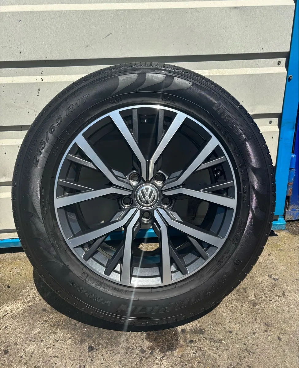 VW Tiguan wheels 90 percent tyres - Image 1