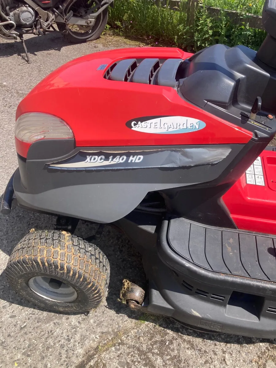 Ride on lawn mower - Image 2