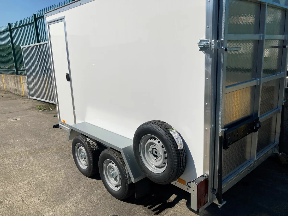 Blue Line BLV26105 with Ramp trailer - Image 2