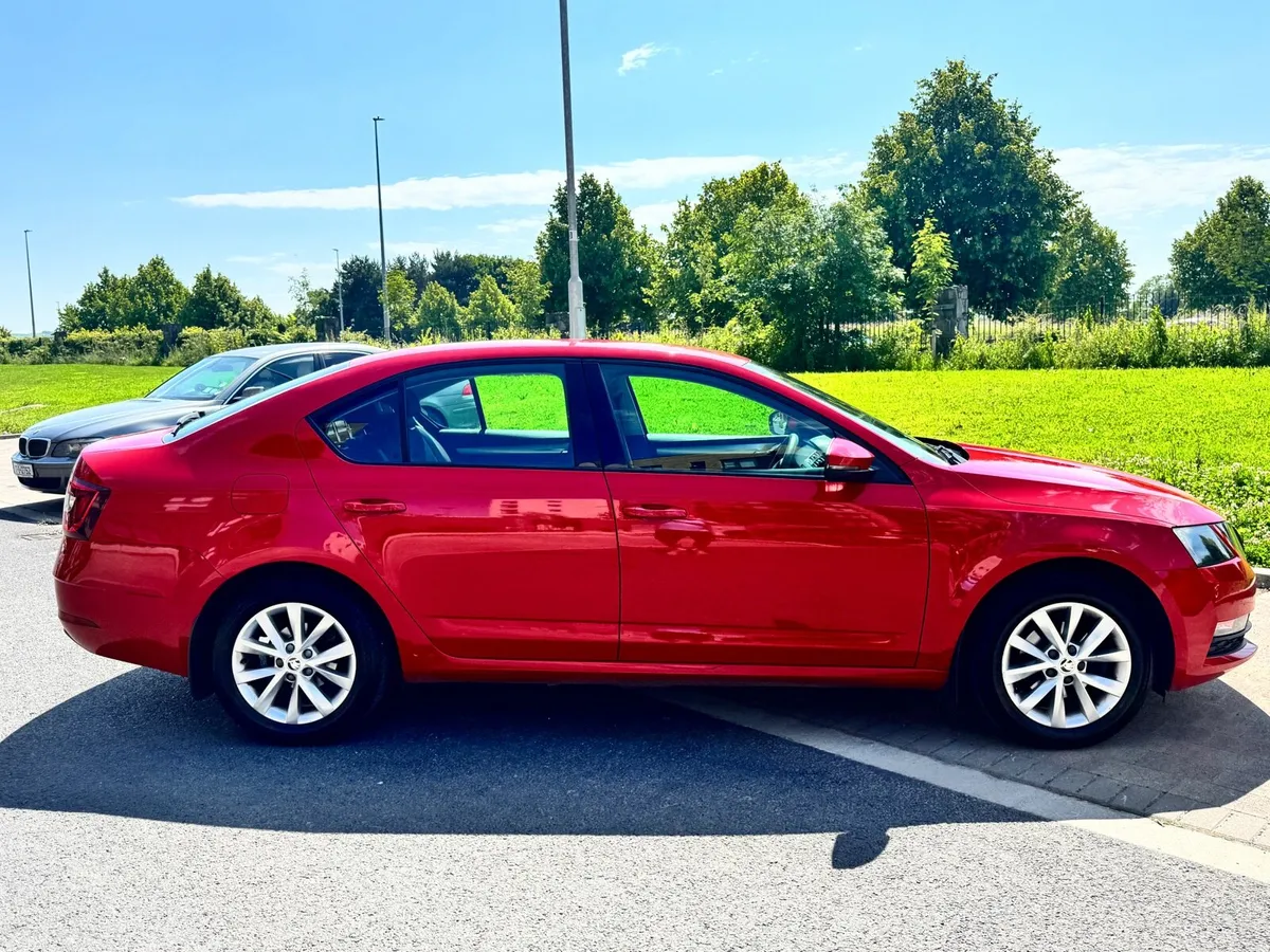 Skoda Octavia Ambition 1.6 TDI - Image 2