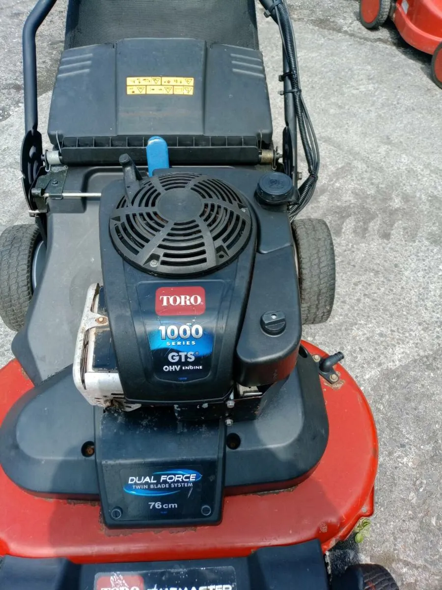 Commercial Toro twin blade self propelled lawnmowe - Image 2