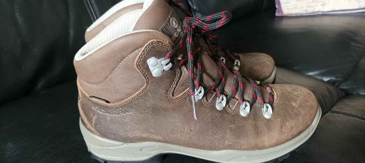 SCARPA Hiking Boots size 5 - Image 2