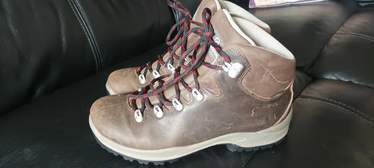 SCARPA Hiking Boots size 5 - Image 3
