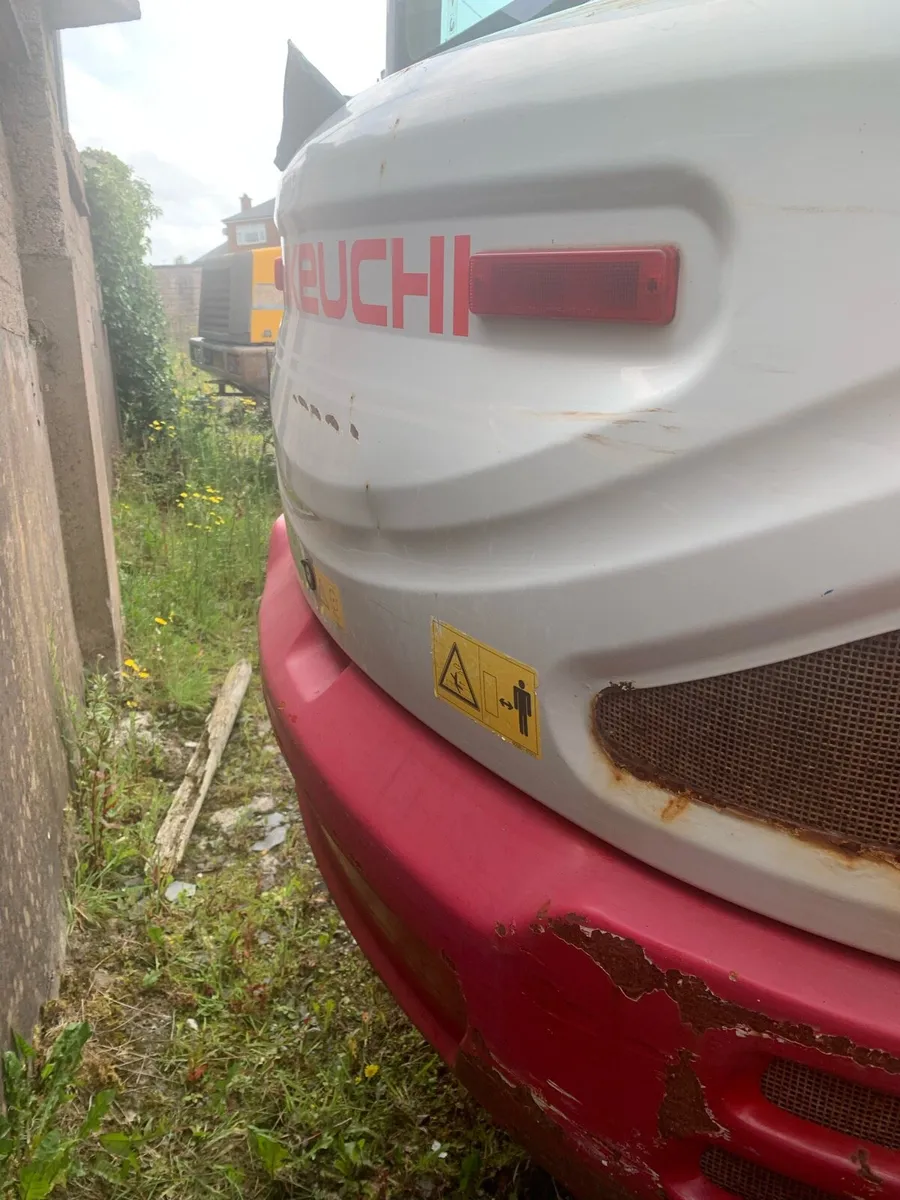 Takeuchi TB230 - Image 4