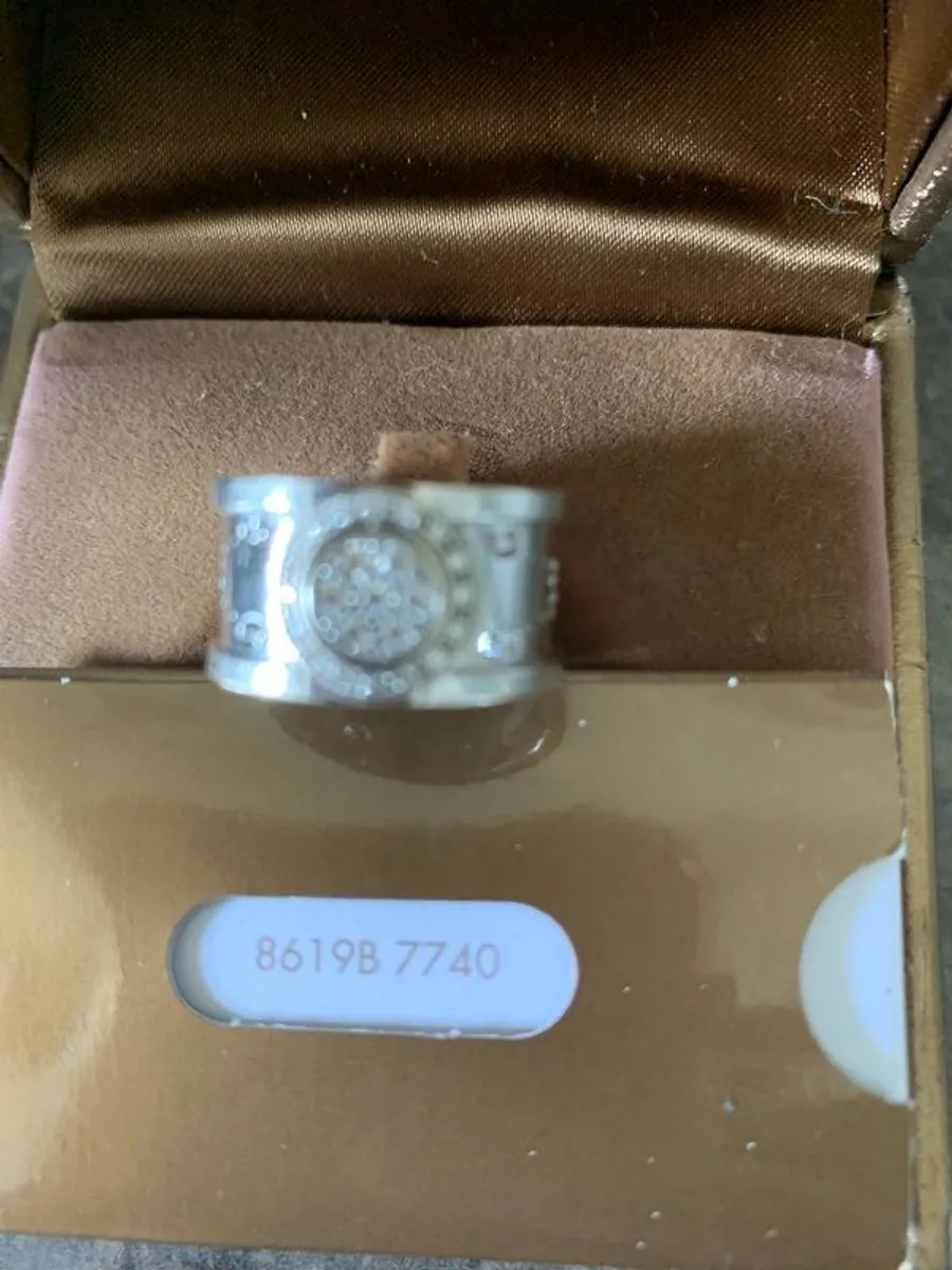 Gucci twirl ring  18ct white gold and diamond - Image 3
