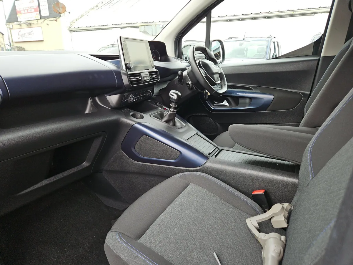 Peugeot Rifter Wheelchair Access Taxi Spec - Image 3