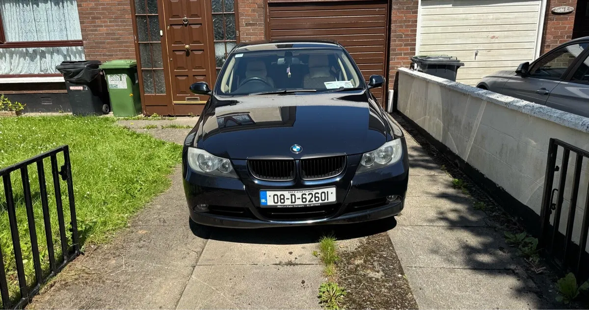 BMW 318i Saloon Petrol Black, Automatic - Image 1