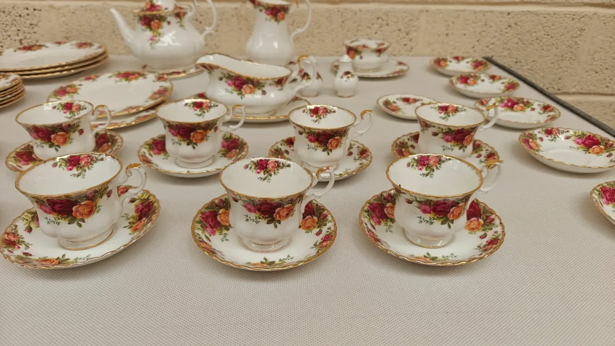 Royal Albert Old Country Rose's - Image 2