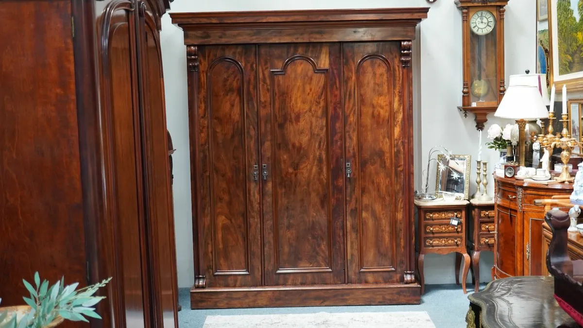 Early Victorian Mahogany Triple Wardrobe (c.1840) - Image 1
