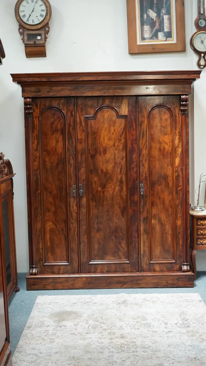 Early Victorian Mahogany Triple Wardrobe (c.1840) - Image 2
