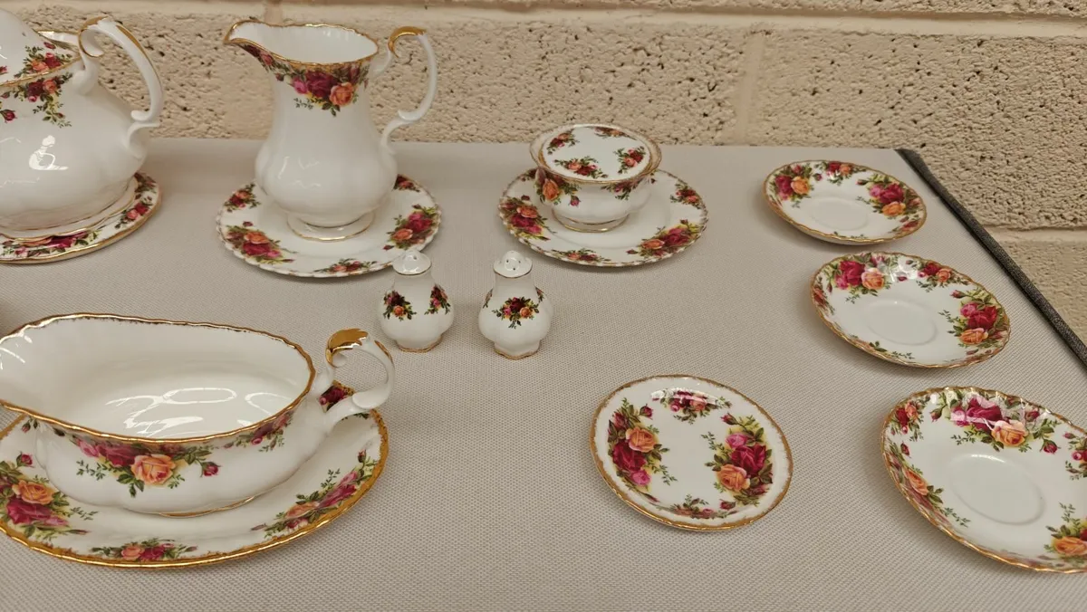 Royal Albert Old Country Rose's - Image 4