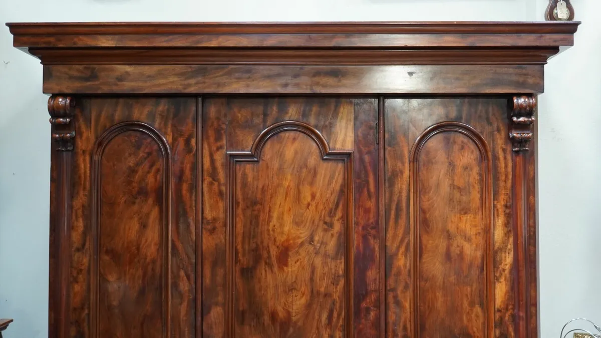 Early Victorian Mahogany Triple Wardrobe (c.1840) - Image 3