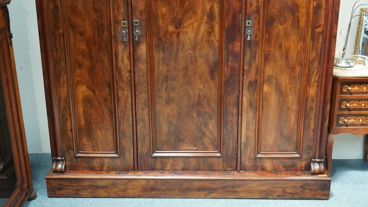 Early Victorian Mahogany Triple Wardrobe (c.1840) - Image 4
