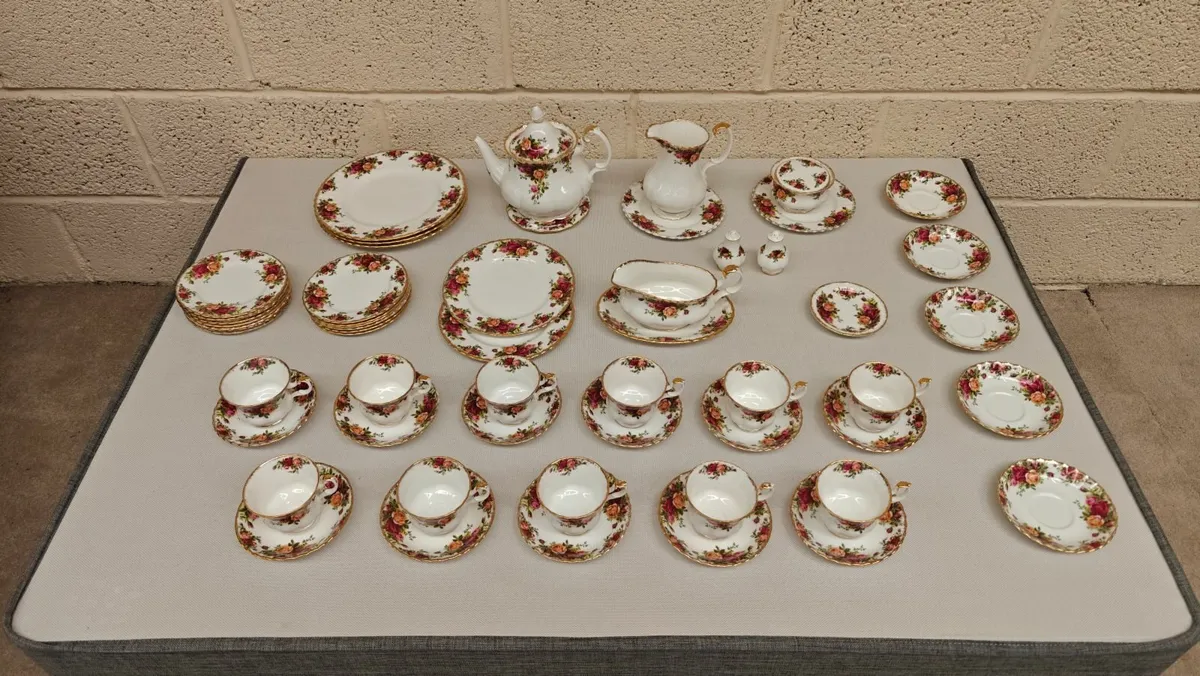 Royal Albert Old Country Rose's - Image 1