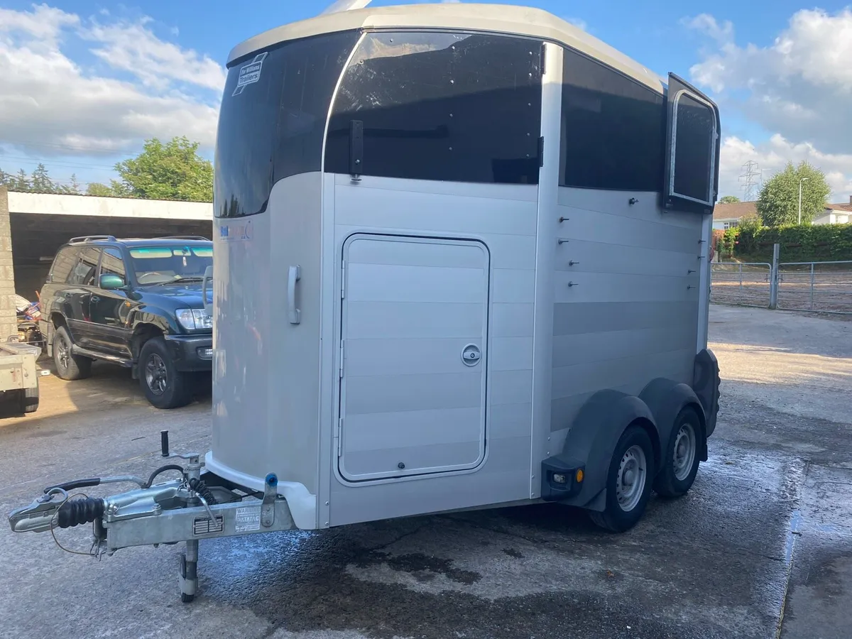 Ifor Williams 506 Horsebox - Image 1