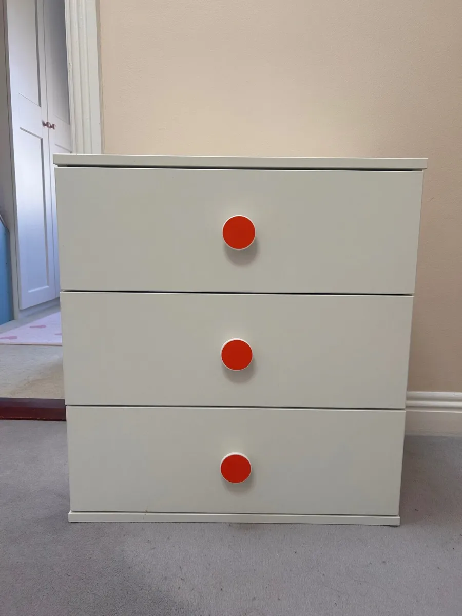 Kids bedroom furniture - Image 1
