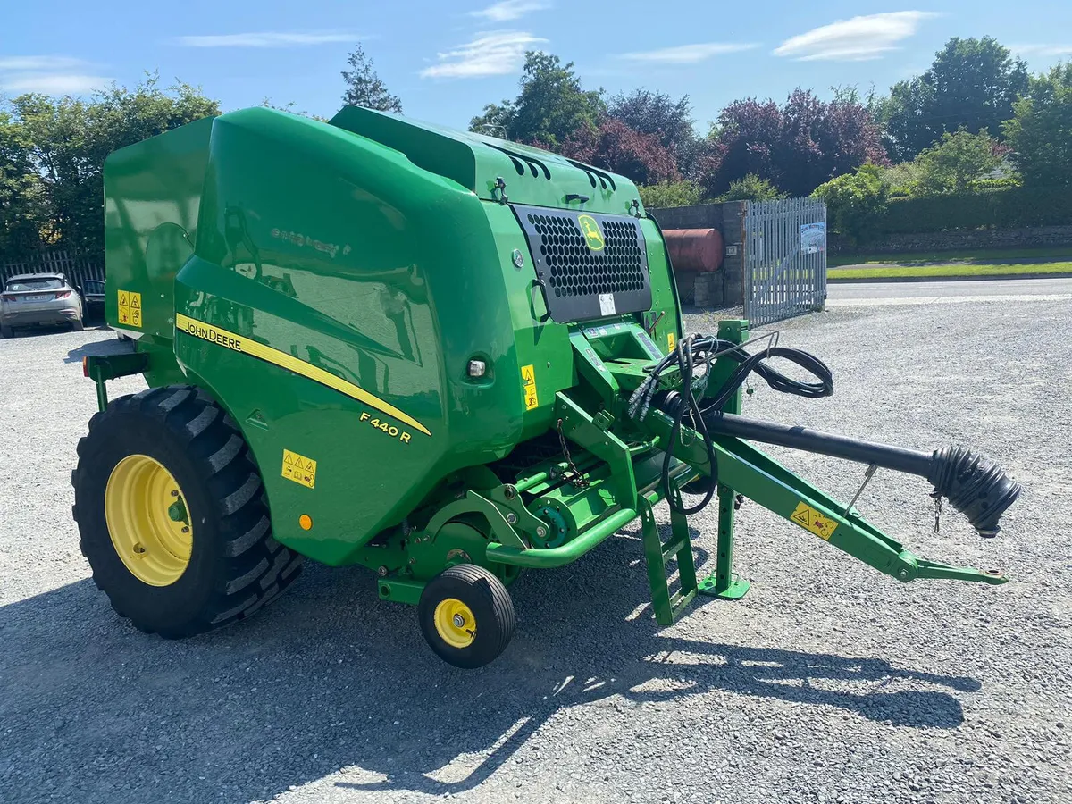 John Deere F440R Chopper Baler - In From Work - Image 1