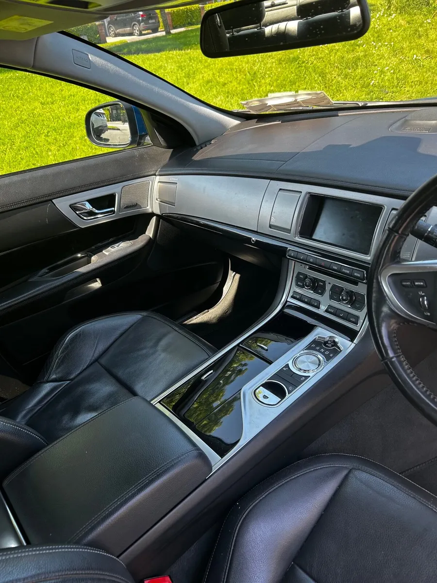 Jaguar XF 2015 - Image 2