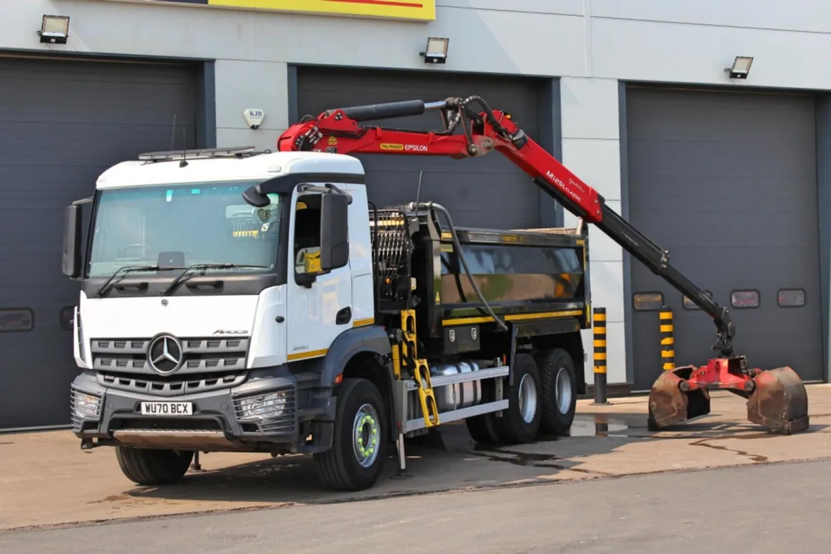 2020 MERCEDES-BENZ AROCS 2630 6X4 TIPPER GRAB - Image 3