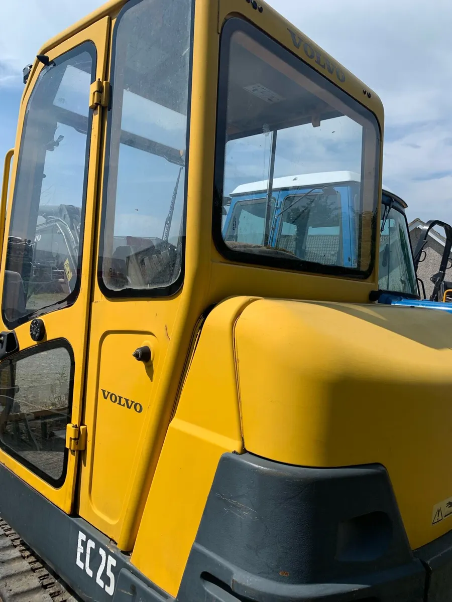 Volvo Digger EC 25 - Image 2