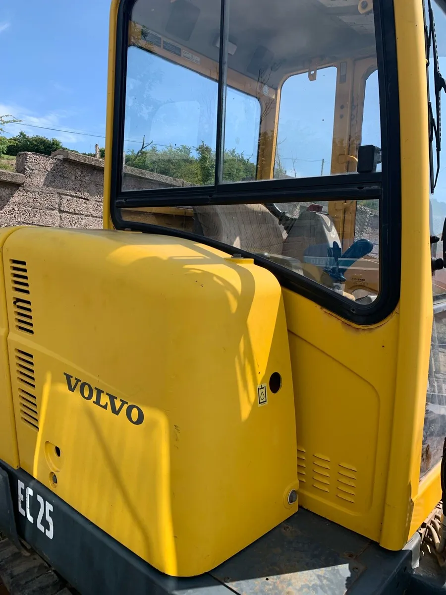 Volvo Digger EC 25 - Image 3