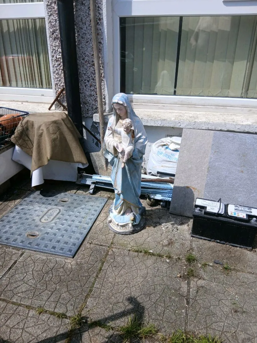 Holy nary statue