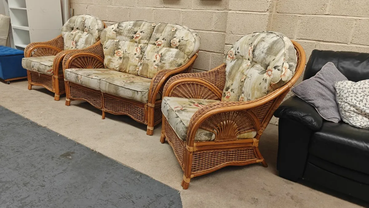 SECOND HAND SHOP - Image 4