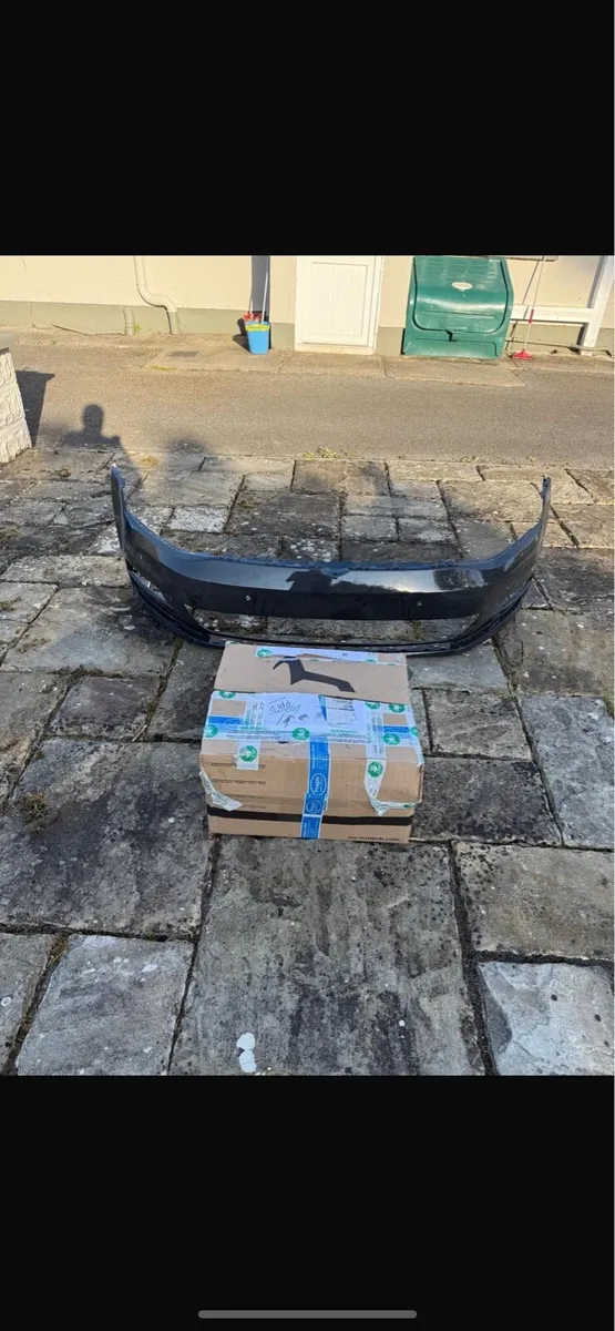 Volkswagen Golf Mk7 bumper + 2 front spotlights