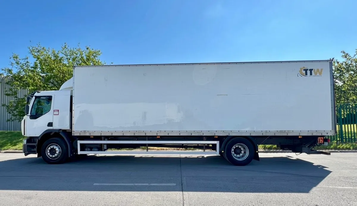 Renault D18 Boxvan With Tail Lift - Image 2