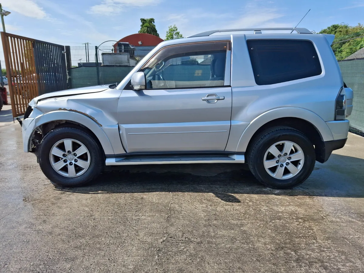 2008 Mitsubish Pajero  Swb  3.2.Clean - Image 2