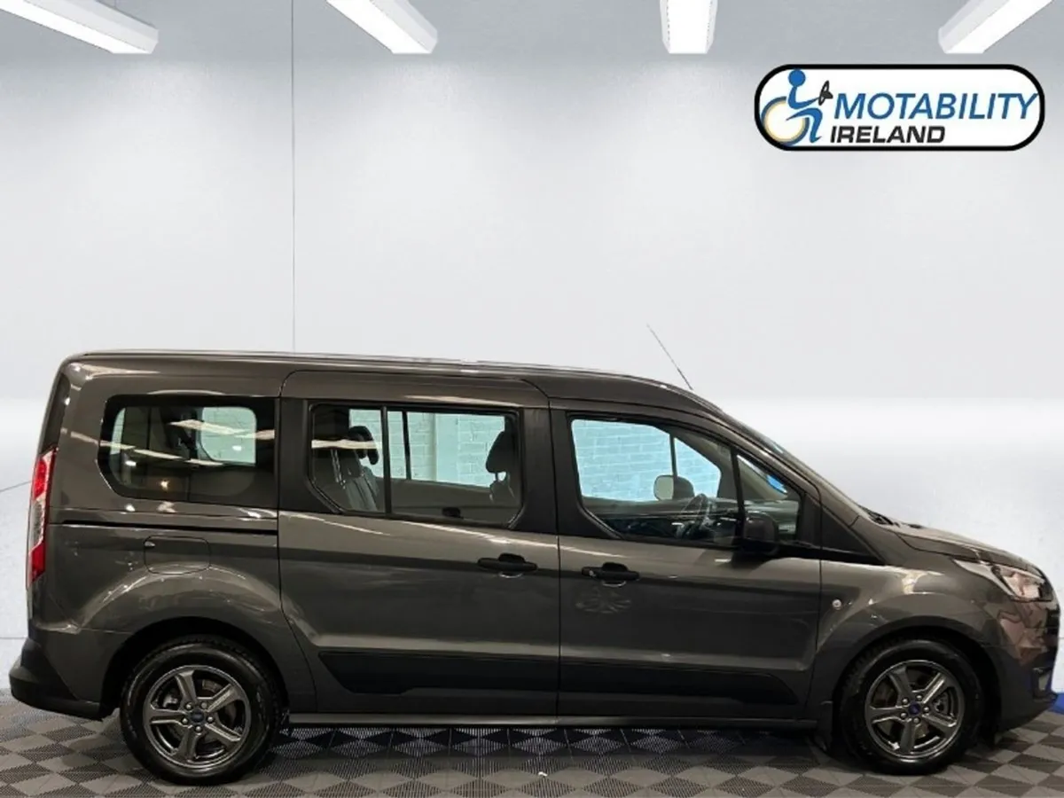 Ford TOURNEO CONNECT Wheelchair Accessible - Image 3