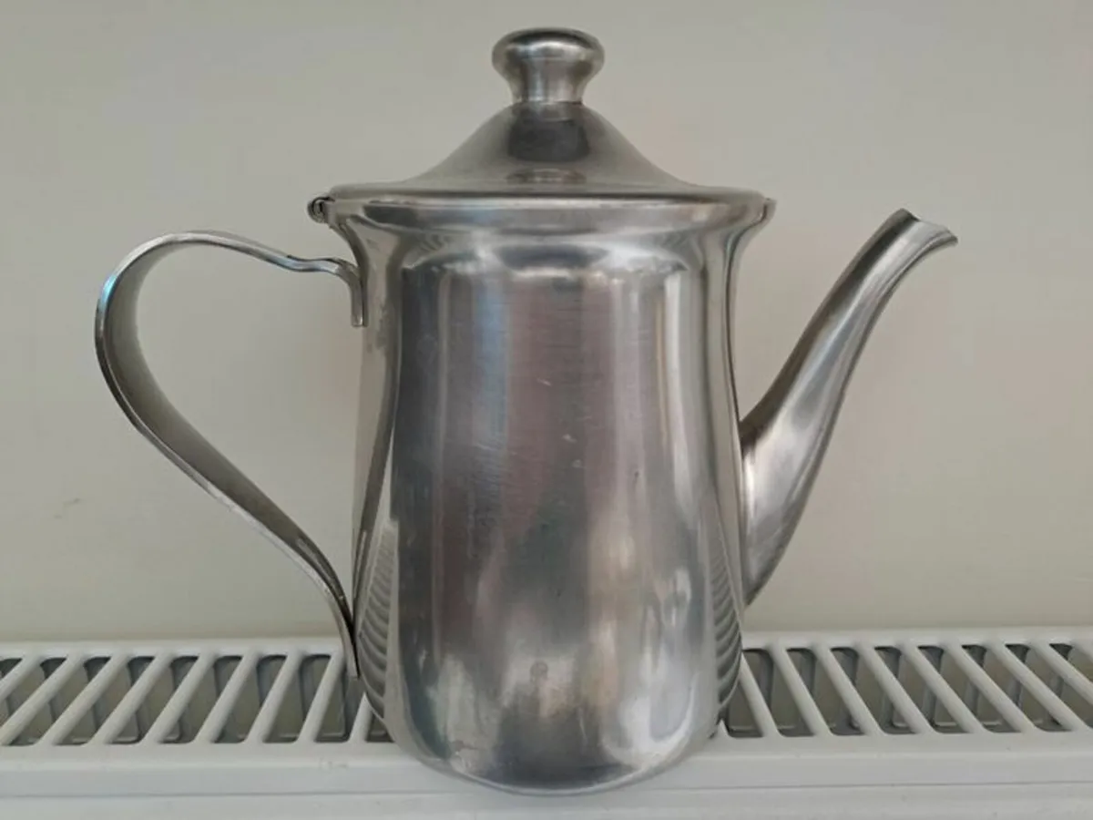 Oneida 18 8 tea pot - Image 1
