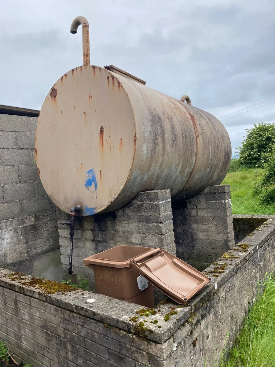 Oil tanks - Image 1