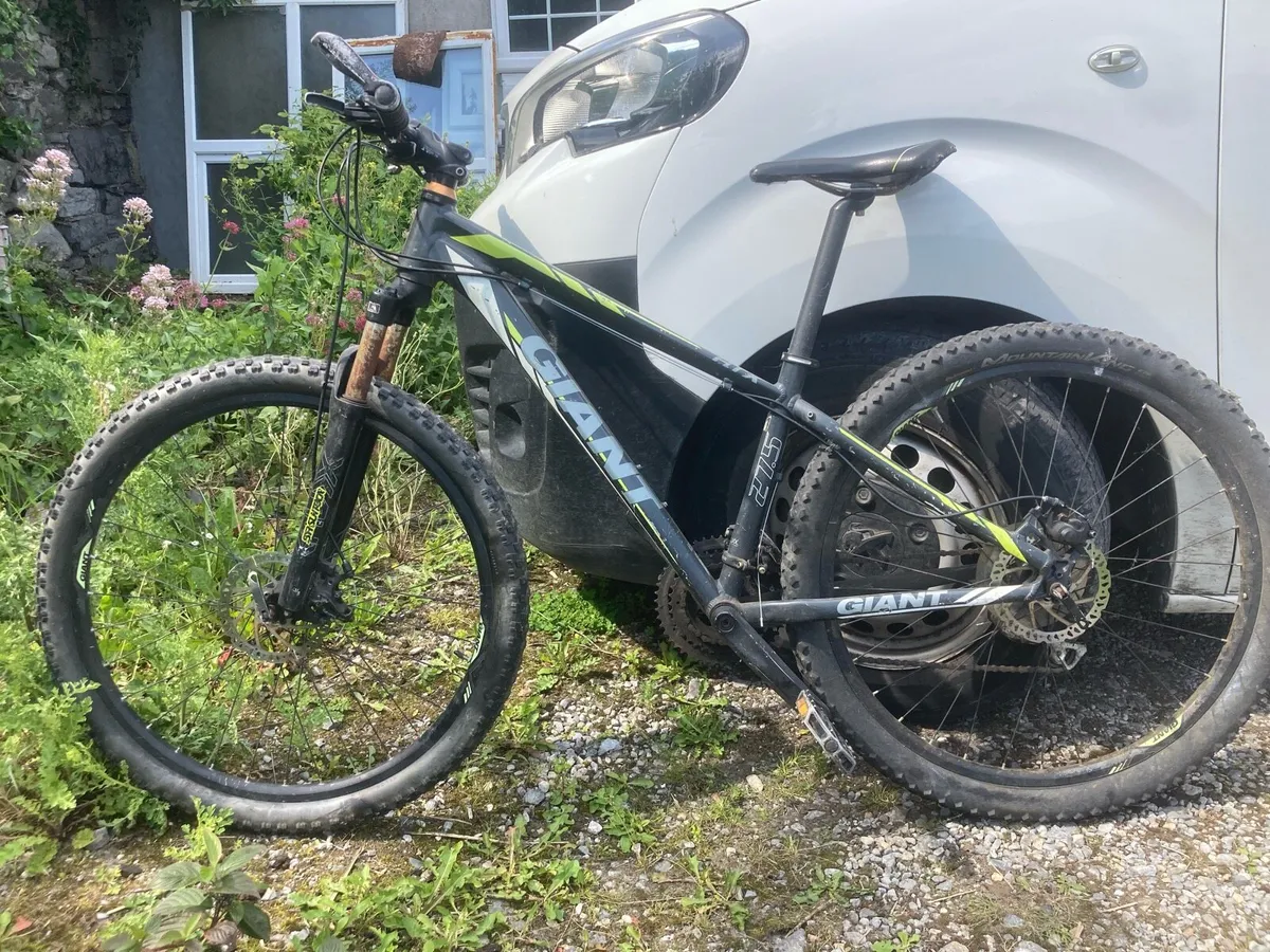 Giant ATX 27.5 mountain bike